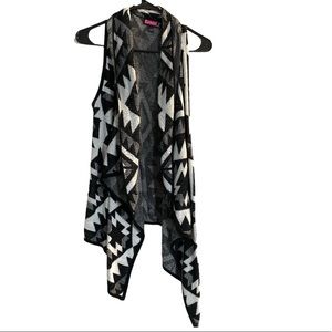 Say What? Sleeveless Kimono Vest Black and White